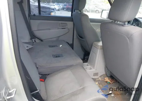 2008 Jeep Liberty Sport z USA, uszkodzony, nr VIN 1J8GN28K98W174572